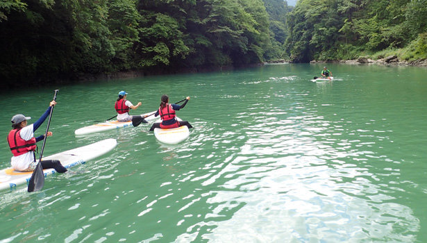 Experience excitement in the mysterious lake of Okutama.